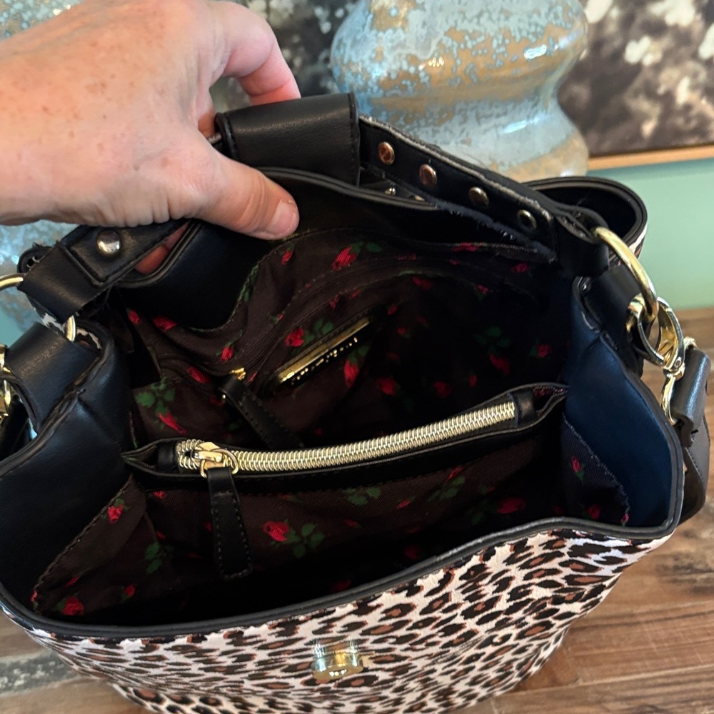 Betsey Johnson Leopard Print Shoulder Bag with Studded Black Bow beautiful - Picture 8 of 8